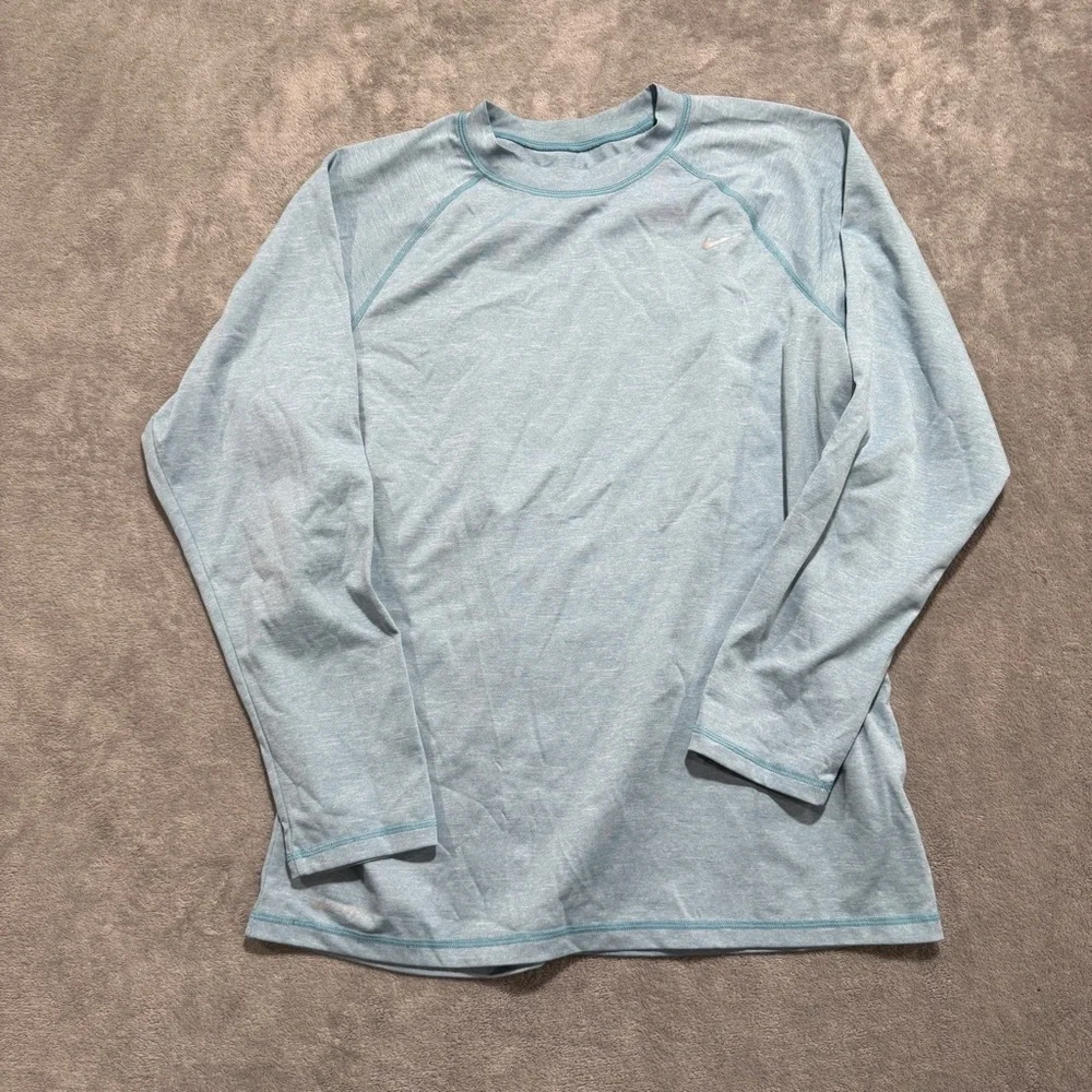 Nike men’s size Medium Long-Sleeve Performance Shirt